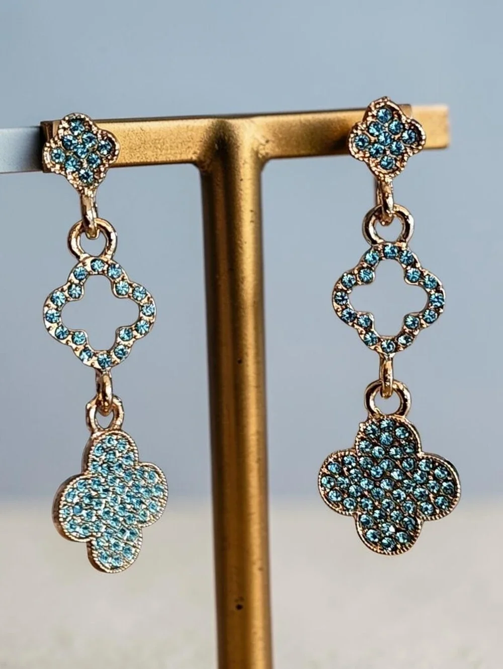 NICOLE NWT Gold-Tone Blue Crystal Clover Drop Earrings - Unbranded